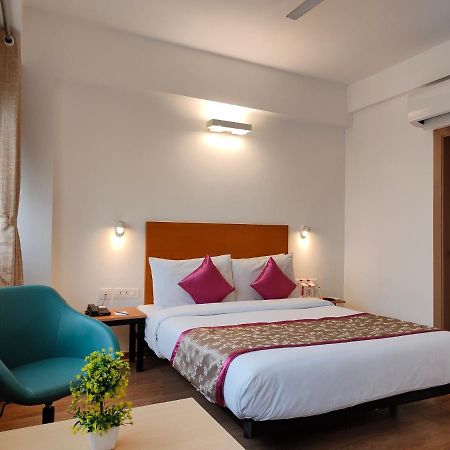 Kanak Beacon Hotel - Ashram Road Ahmedabad Exterior photo